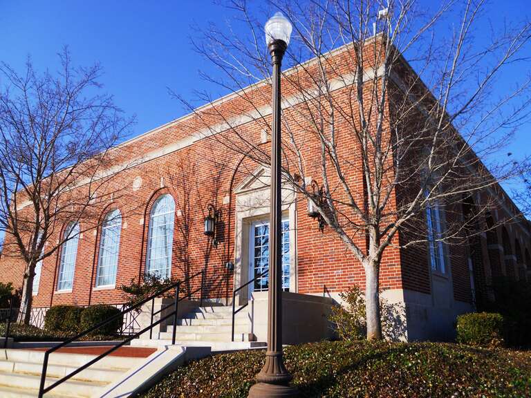 This is a picture of Auburn City Hall in Auburn, Alabama, built in 1933, is the city hall of Auburn, Alabama.