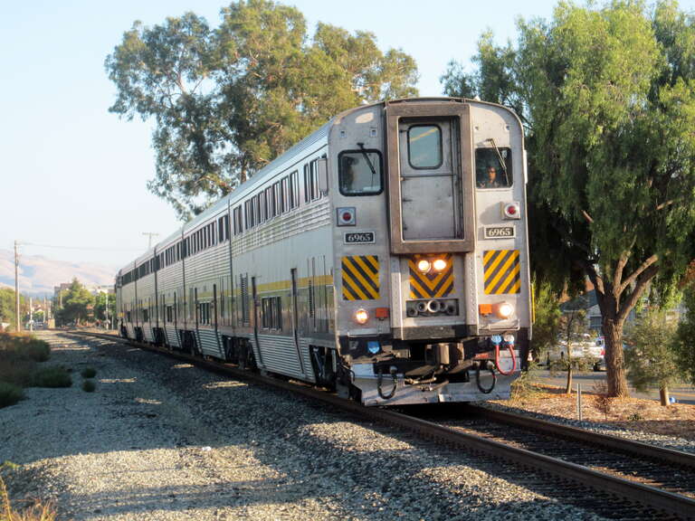 Northbound Capitol Corridor train in Union City in October 2017