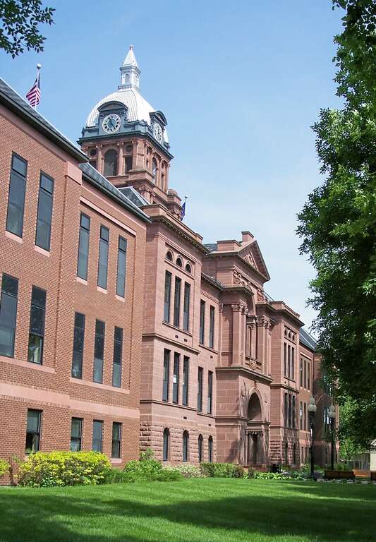 The Cass County Courthouse in w:Fargo, North Dakota