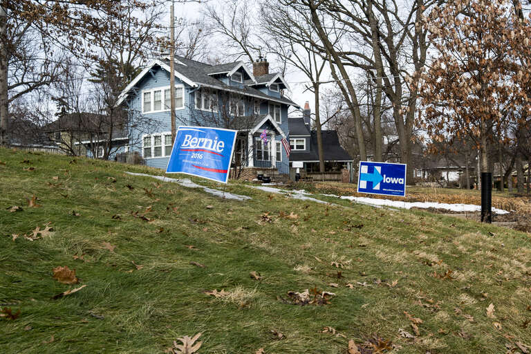 Supporters of Bernie and Hillary sharing a lawn on 42nd Street.

Photos from a walk around downtown Des Moines, two days before the Iowa caucuses.