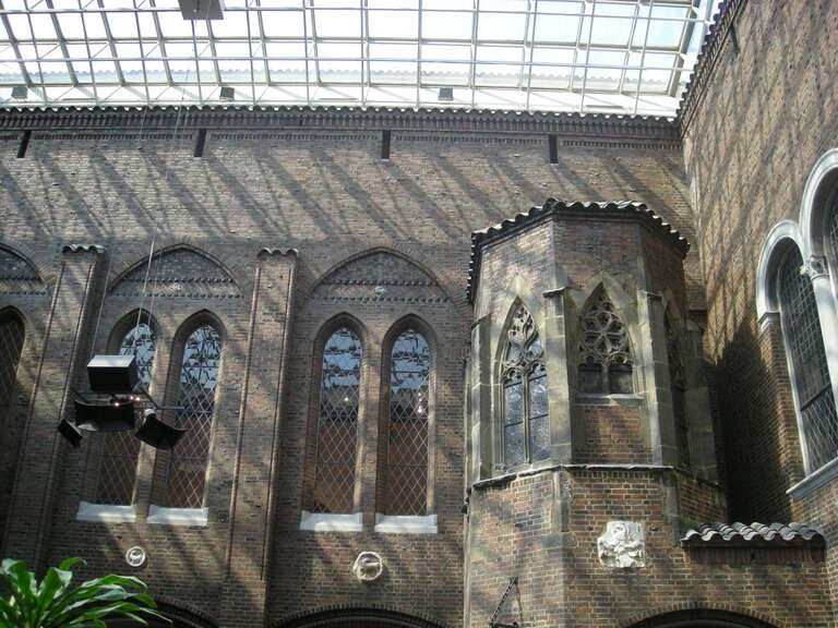 The interior of Kresge Court at the Detroit Institute of Arts in Detroit, Michigan (United States).