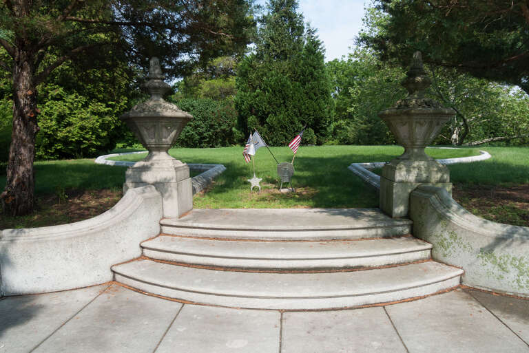 Governor William Sprague grave, Swan Point Cemetery
