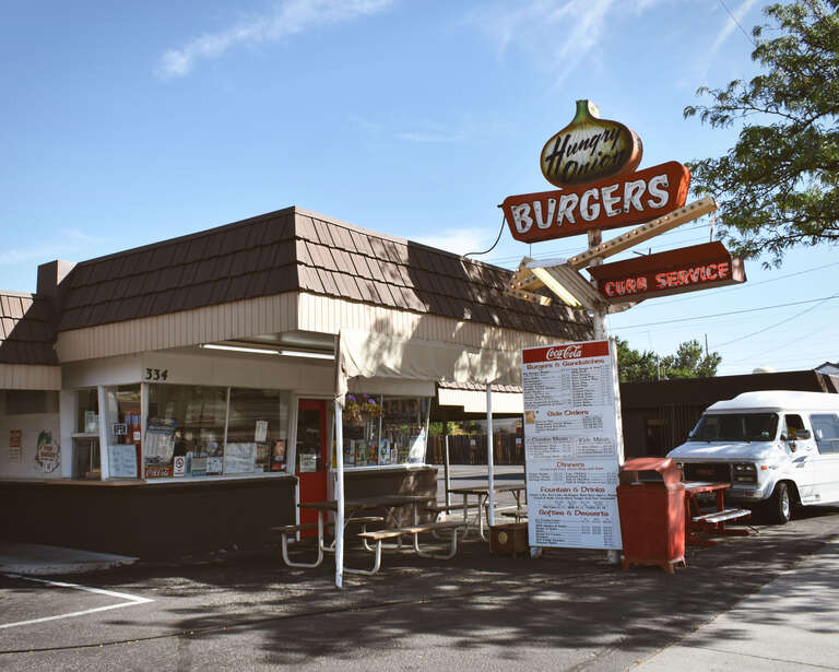 The Hungry Onion (1962) in Meridian, Idaho, features the Big Hungry Burger.