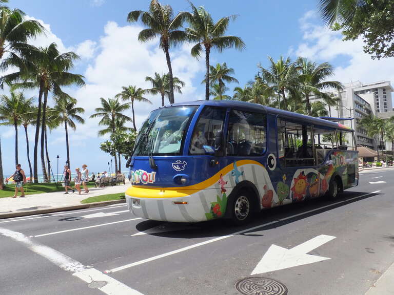 JTB Corporation, OLIOLI Walker trolley in service at Honolulu, Hawaii