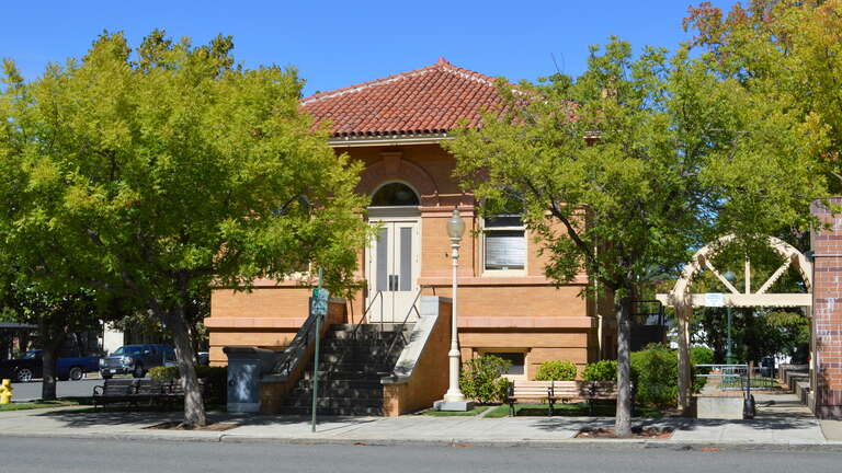 Lincoln Public Library