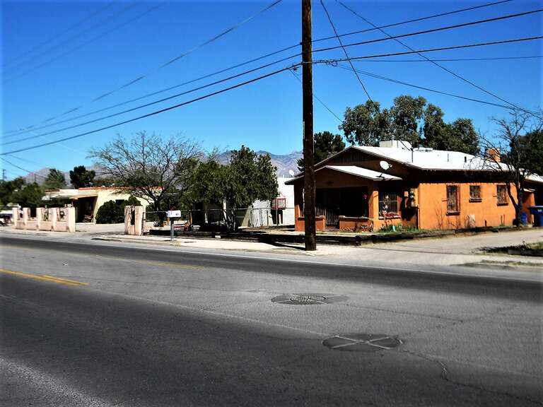 Menlo Park Historic District  Scene pictured is in the 100 block of South Grande Avenue.