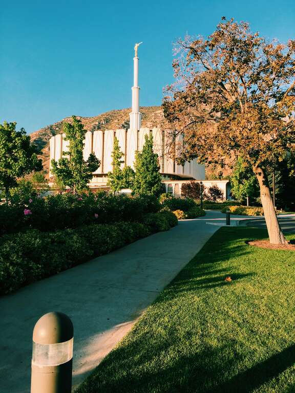 Picture of Provo Temple.