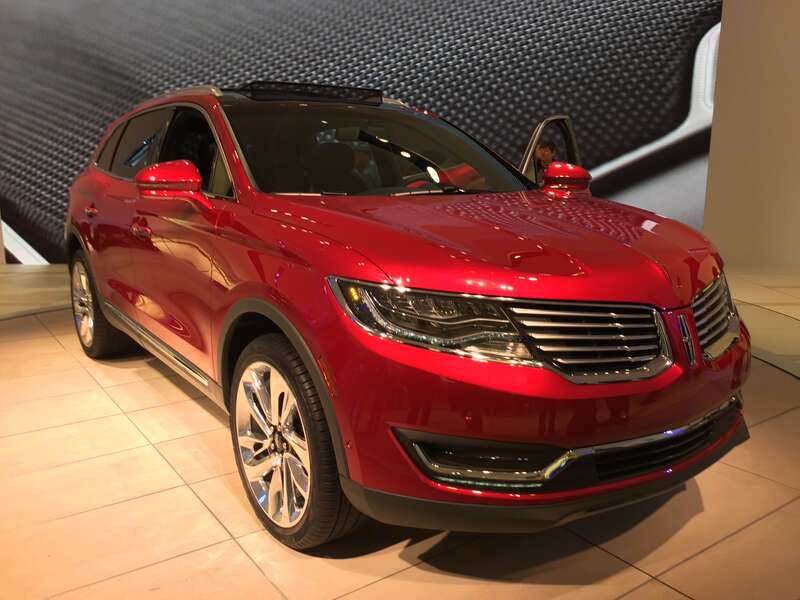 A 2016 Lincoln MKX Reserve at NAIAS 2015.