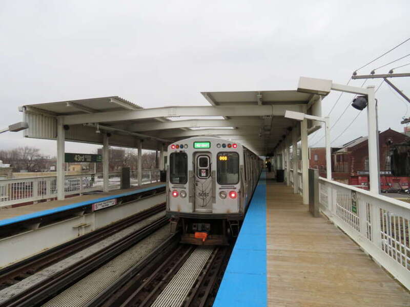 A Harlem-bound train at 43rd station in December 2018