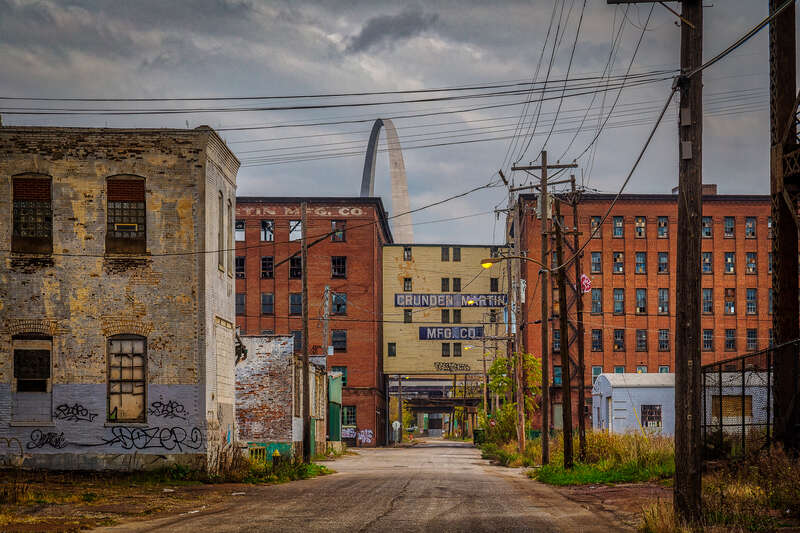 U.S.Route 50 runs near this St. Louis 2017 vantage point of the Gateway Arch.  U.S. Route 50 is a &quot;non-Interstate&quot; U.S. Highway that crosses the U.S. from California (West Sacramento) to Maryland (Ocean City).  It crosses many deserts, great cities,