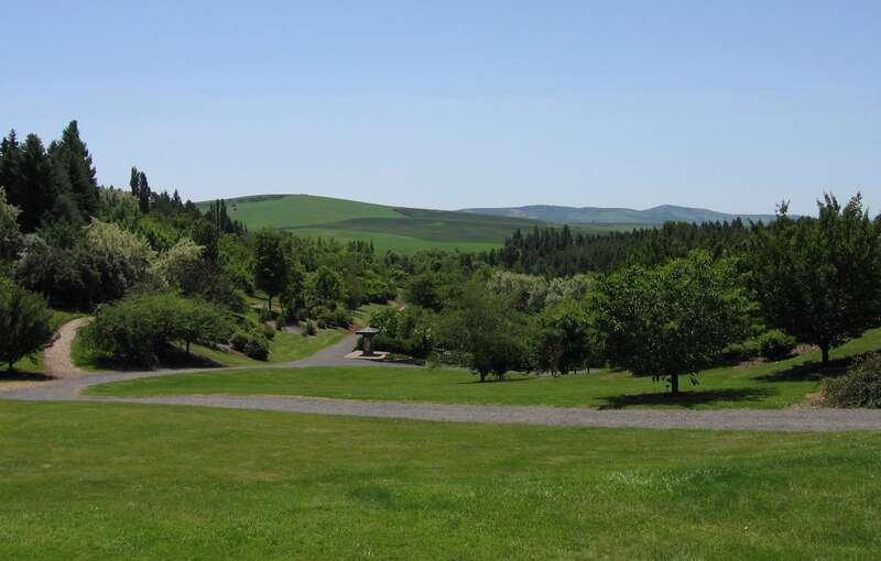 Photo of the north entrance to the University of Idaho Arboretum and Botanical Garden