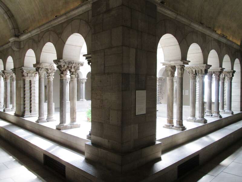 The arcade of the Saint-Guilhelm Cloister of The Cloisters museum of the Metropolitan Museum in Fort Tryon Park, Manhattan, New York City