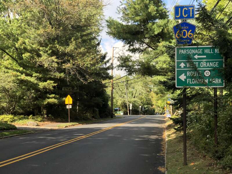 View north along Essex County Route 527 (Old Short Hills Road) at Essex County Route 606 (Parsonage Hill Road) in Millburn Township, Essex County, New Jersey