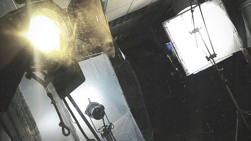 500px provided description: mo' bts

mo' books and bouncin' [#light ,#white ,#black ,#the ,#lighting ,#behind ,#bts ,#scenes ,#cinematography ,#phonography]