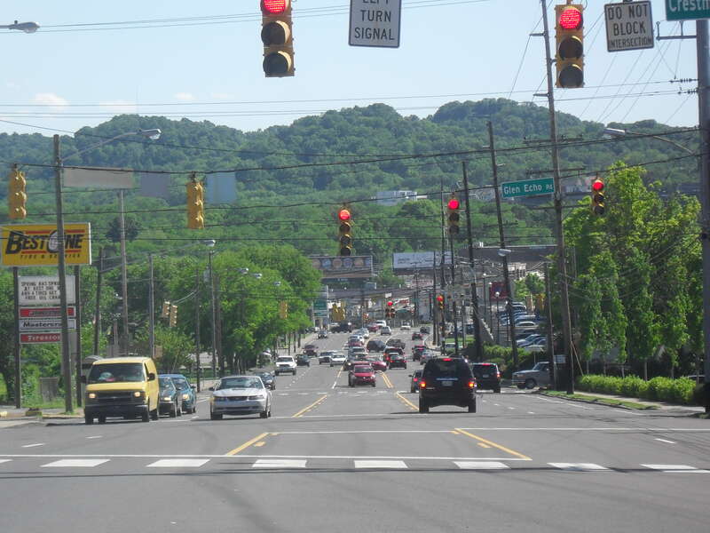 Green Hills area of Nashville, Tennessee: Hillsboro Road (U.S. Route 431) southbound at Crestmoor Road, looking past Glen Echo Road