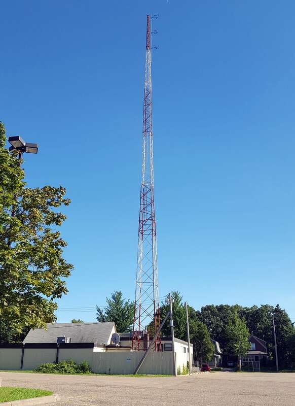 The radio tower for KNOF 95.3 FM St. Paul, MN with studios below. The station was sold and is now KZGO FM broadcasting from the IDS Center in downtown Minneapolis.