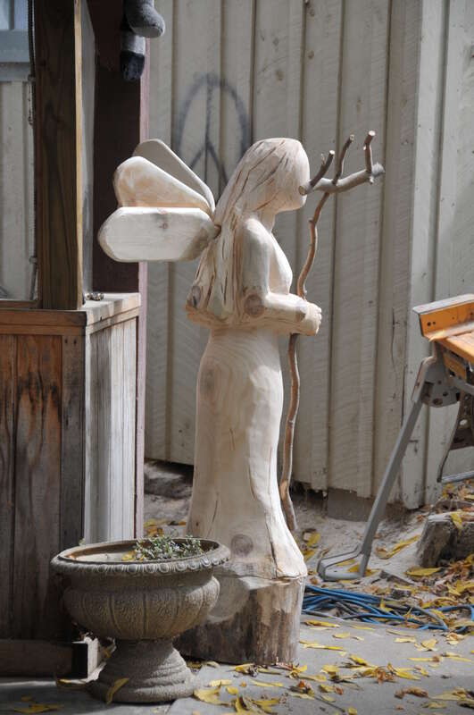 Next photo is the artist behind that one.  I was lucky to catch him doing another one. - SOOC