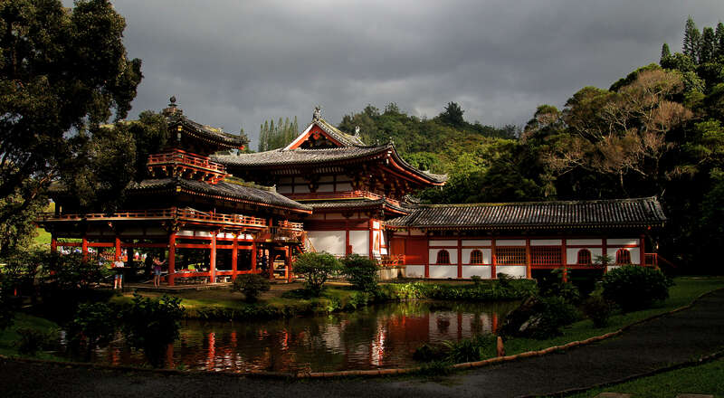 Located at the foot of the 2,000 foot Koʻolau Mountains in the Valley of the Temples in Oʻahu's Kaneohe Region sits the beautiful Byodo-In Temple.
While always a popular stop for visitors who seek locations off the beaten track, the Byodo-In Temple