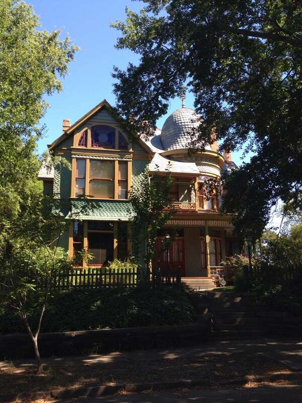 Ragland House, 1617 Center St.