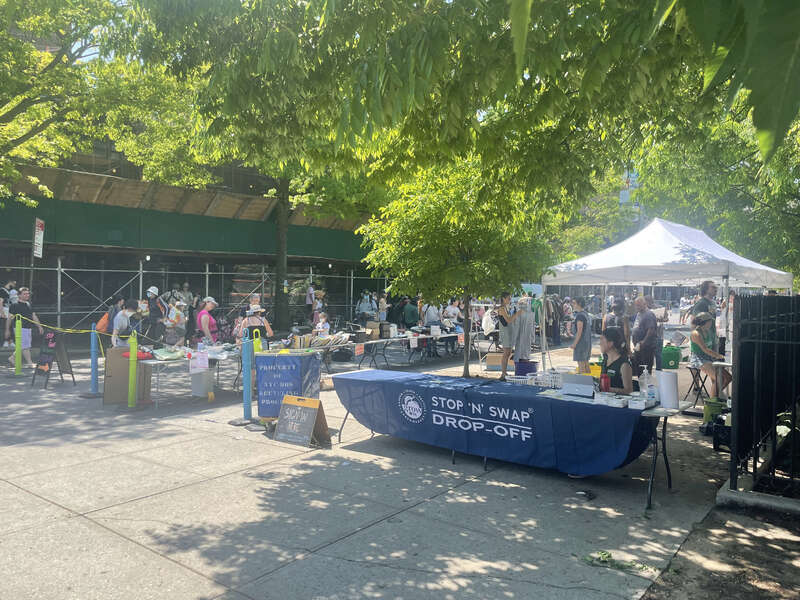 GrowNYC Greenmarket on the street next to the Old Stone House, J. J. Byrne Playground, at Washington Park, Brooklyn NYC, USA
