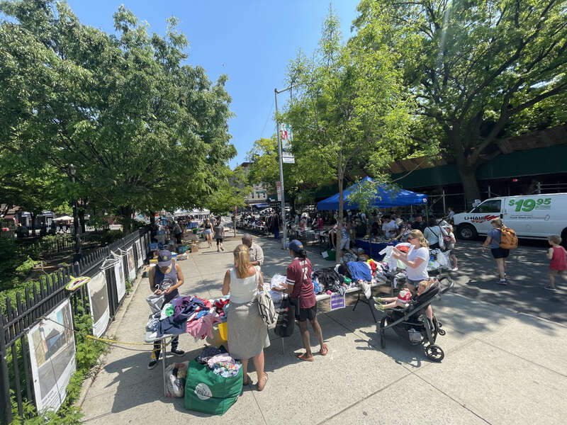 GrowNYC Greenmarket on the street next to the Old Stone House, J. J. Byrne Playground, at Washington Park, Brooklyn NYC, USA
