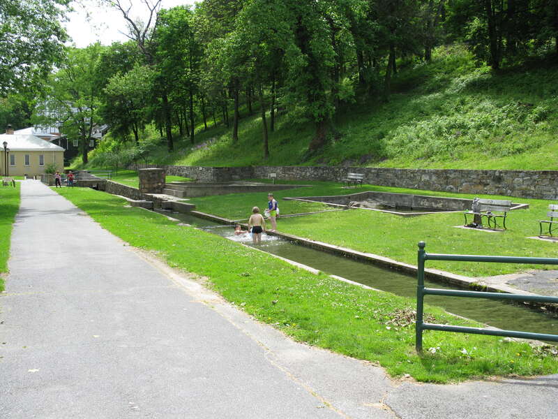 Berkeley Springs State Park, Bath (Berkeley Springs), West Virginia

Camera location39° 37′ 37.6″ N, 78° 13′ 43.6″ W   View this and other nearby images on: OpenStreetMap 39.627111;  -78.228778