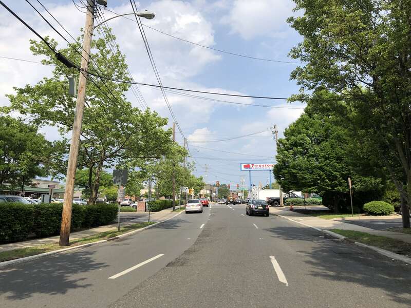 View south along New Jersey State Route 35 (Water Street) at Pearl Street and Wall Street in Red Bank, Monmouth County, New Jersey