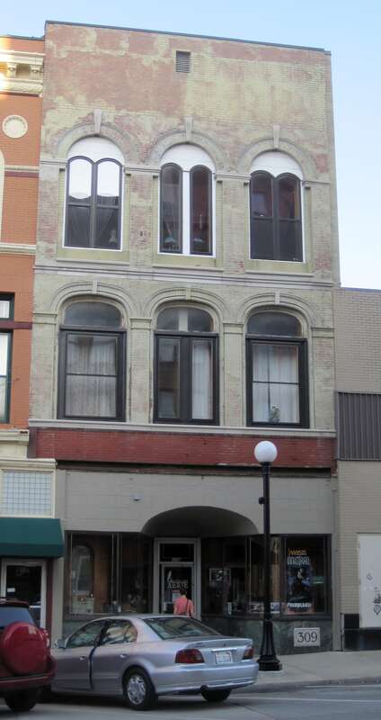 Burke Building in the Bloomington Central Business District (1900).




This is an image of a place or building that is listed on the National Register of Historic Places in the United States of America. Its reference number is 85000363.