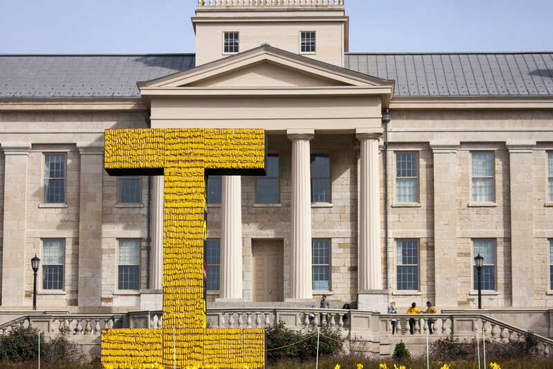 A giant &quot;I&quot; made of corn sits in front of the Old Capitol.

The University of Iowa defeats the University of Illinois in its 2015 Homecoming game 29-20. The Hawkeyes are now 6-0 to start the season, and ranked #17 in the nation.