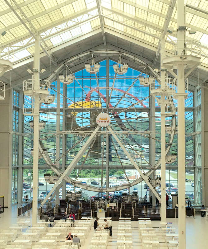 The Palisades Mall Ferris wheel