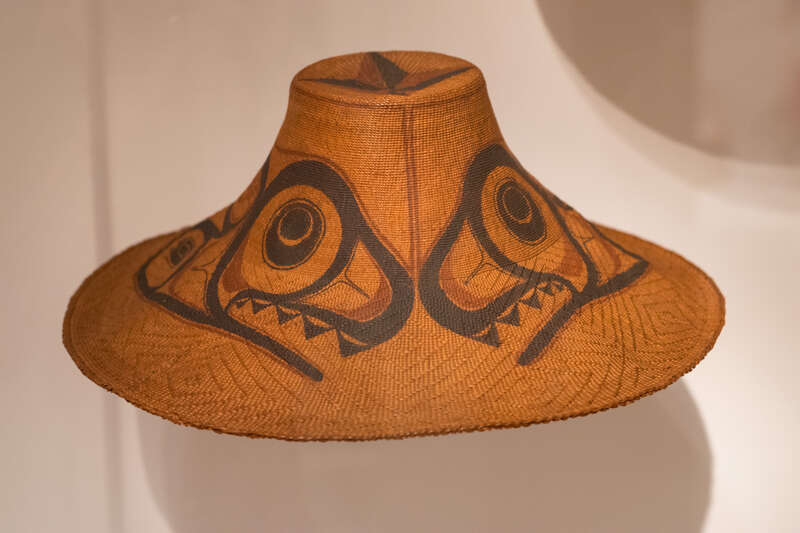 Hat (xaad dajaangaa). Haida, Charles and Isabella Edenshaw, 1895. Spruce root (twill twining) and paint. Gift of John H. Hauberg, 83.226.
