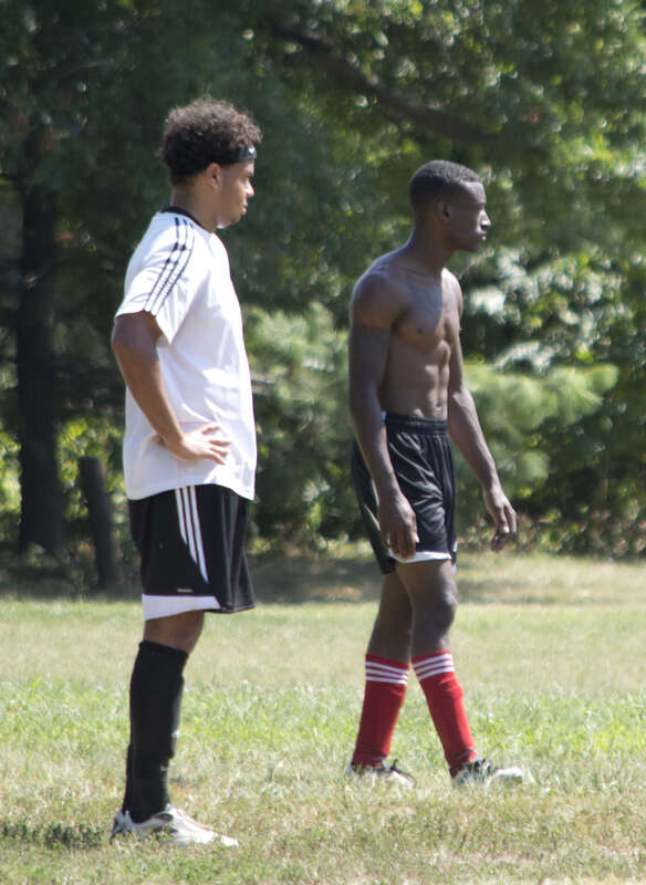 hot black soccer player 003 - east potomac park - 2013-08-25