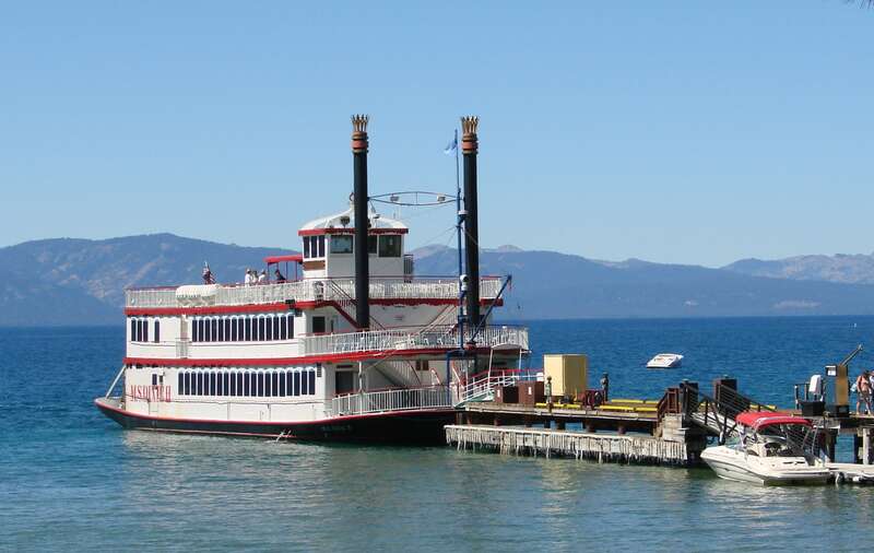 (1 in a 5-picture set)
If you can afford a little extra, take the dinner cruise.  This will allow you to see the lake in the daytime, and then catch the amazingly beautiful sunsets over the lake.