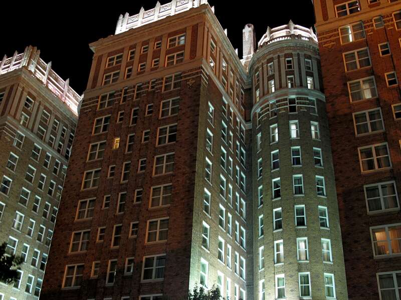 A picture of the Skirvin hotel at night in downtown Oklahoma City