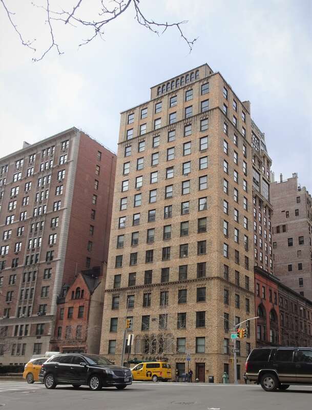 Looking west across Park Avenue and 79th Street at an apartment building on a cloudy day