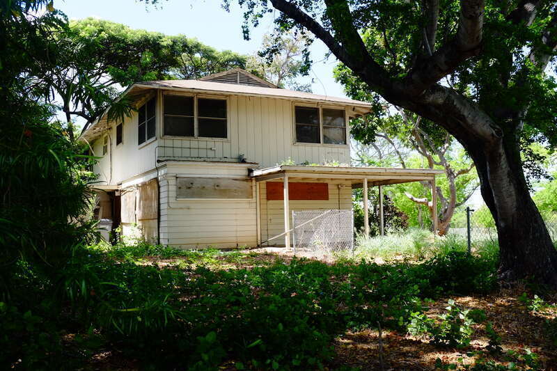 Photograph of a dilapidated housing structure on the abandoned Little Makalapa Navy Housing complex, taken in 2017.
