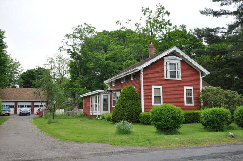 Naubuc Avenue-Broad Street Historic District, East Hartford, Connecticut.  Houses on Naubuc Ave.