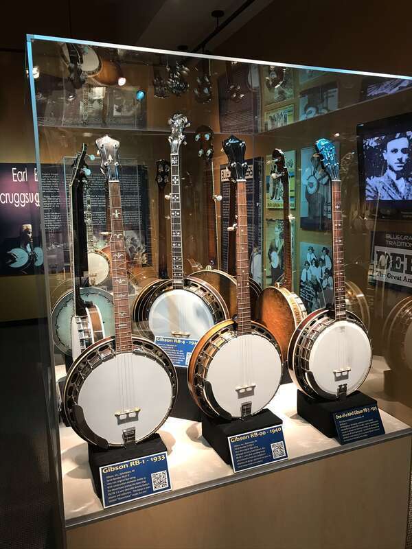 Gibson RB-1 (1933), RB-00 (1940), PB-3 (1929) banjos at the American Banjo Museum. The RB-1 is similar one owned by Dave Macon in that it has the same fleur-de-lis inlays and possibly shape of head-stock.[1][2][3]