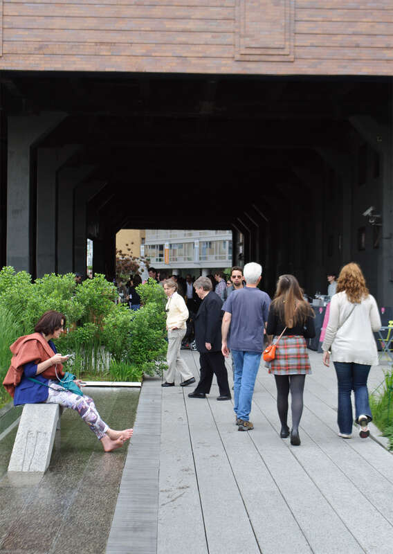 High Line used to be an elevated freight rail line extending south along the industrial warehouses in the Chelsea district. Closed in 1980, it was renovated as an elevated park and re-opened in two stages in 2009 and 2011, to coincide with the area's
