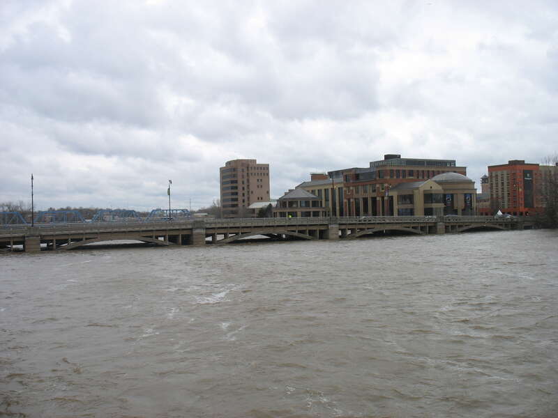 Pearl St. Bridge, Public Museum