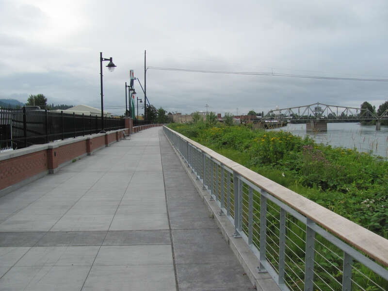 Short trail along Skagit River in Mount Vernon. The bridge in the background is the Division Street Bridge, which carries State Route 536 and Division Street across the Skagit River. It was completed in 1953 and includes a swing span.