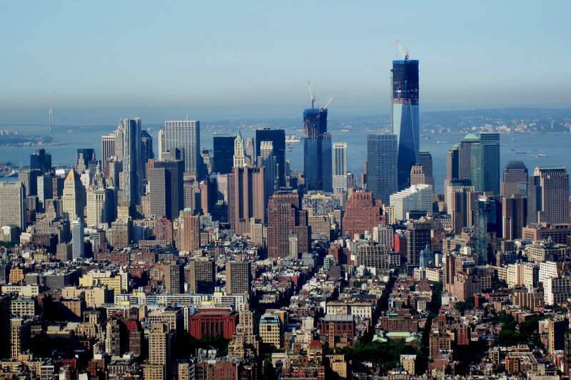 Blick vom Empire State Building auf die Skyline von Downtown Manhattan