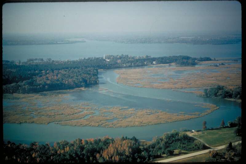View of Jamestown Island and Parkway
Situated on the Virginia Peninsula, Jamestown and Yorktown Battlefield are connected by the 23 mile scenic Colonial Parkway.
Keywords: colo; Parkways; Historic sites; Jamestown Island