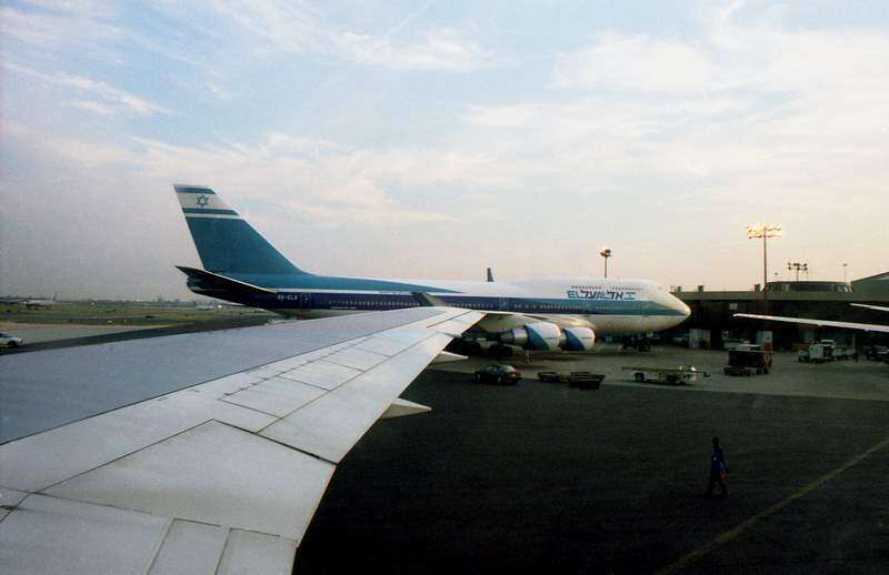 El Al Boeing 747, partly obscured, in former livery, at Newark Liberty International Airport, 2 June 1999.
