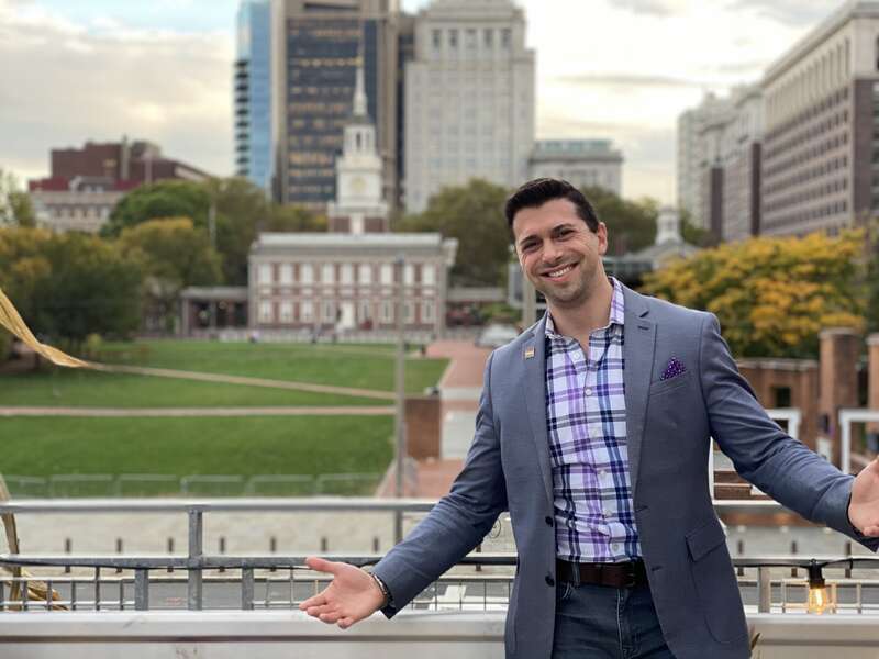 Jonathan Lovitz stands in front of Independence Hall in Philadelphia, 2020.