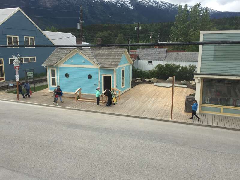 View over the Martin Itjen House accessible courtyard at Klondike Gold Rush National Historical Park on an overcast day with visitors walking by.
Martin Itjen House accessible courtyard at Klondike Gold Rush National Historical Park.