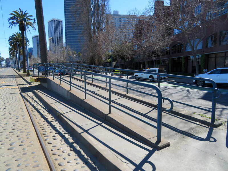 Southbound mini-high platform at Broadway and The Embarcadero station in March 2019