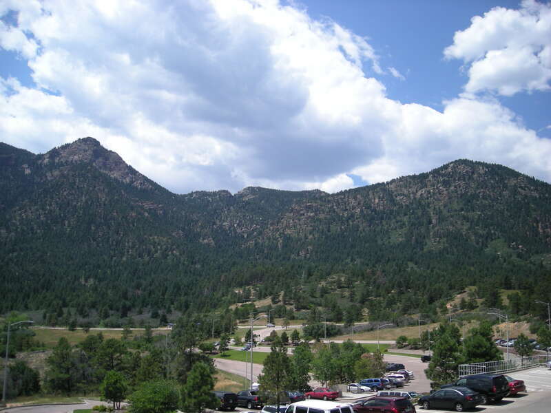 The campus of the United States Air Force Academy, with Rampart Range in the background, in Colorado Springs, Colorado (United States).