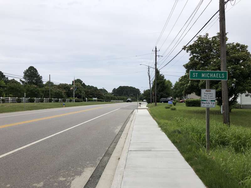 View east along Maryland State Route 33 (Talbot Street) at Lee Street in Saint Michaels, Talbot County, Maryland