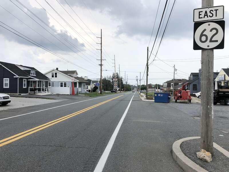 View east along Delaware State Route 62 (Newport Gap Pike) at Delaware State Route 2 (Kirkwood Highway) in Cranston Heights, New Castle County, Delaware